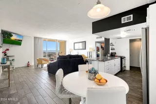 Photo #5: 6669183 Listing