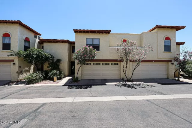 MLS: 6669472 Condo For Sale