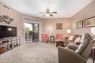 Photo #5: 6669781 Listing