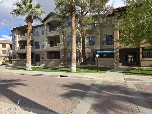 MLS: 6669936 Condo For Sale