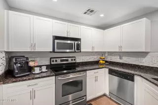 Photo #3: 6670143 Listing