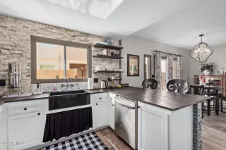 Photo #5: 6670476 Listing