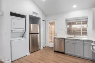 Photo #6: 6670518 Listing