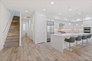 Photo #5: 6670601 Listing