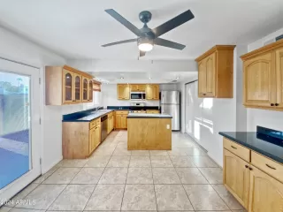 Photo #5: 6671286 Listing