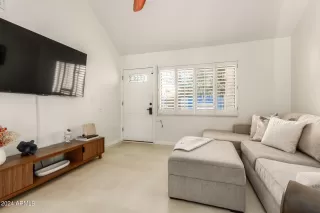 Photo #3: 6671398 Listing