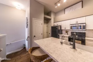 Photo #6: 6671767 Listing