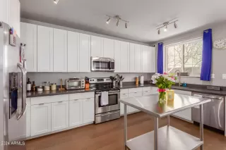 Photo #2: 6671892 Listing 