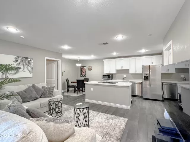 MLS: 6672124 Condo For Sale