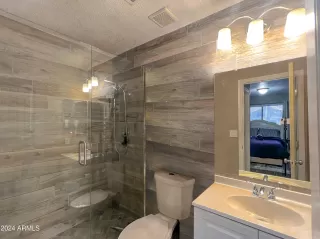 Photo #5: 6672124 Listing