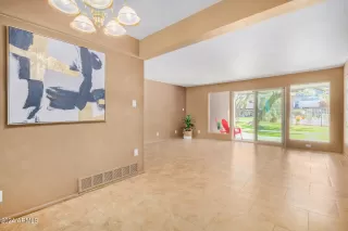 Photo #5: 6672267 Listing