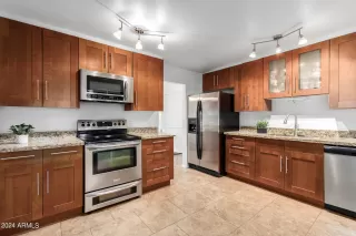 Photo #6: 6672267 Listing