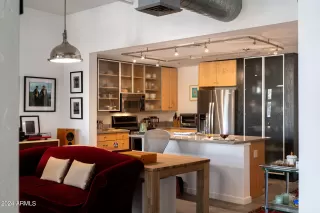 Photo #5: 6672294 Listing