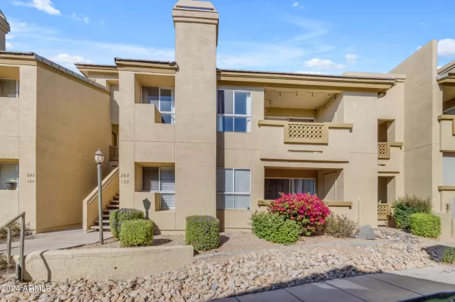 MLS: 6672418 Condo For Sale