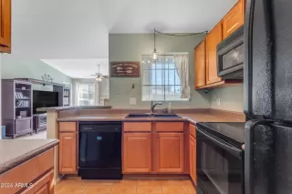 Photo #3: 6672418 Listing