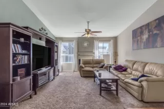 Photo #5: 6672418 Listing