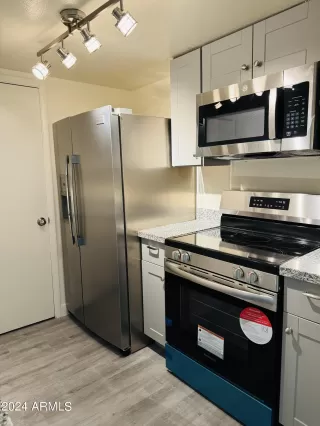 Photo #3: 6672437 Listing 