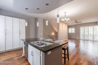 Photo #6: 6672662 Listing