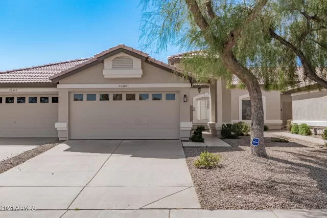 MLS: 6673068 Condo For Sale