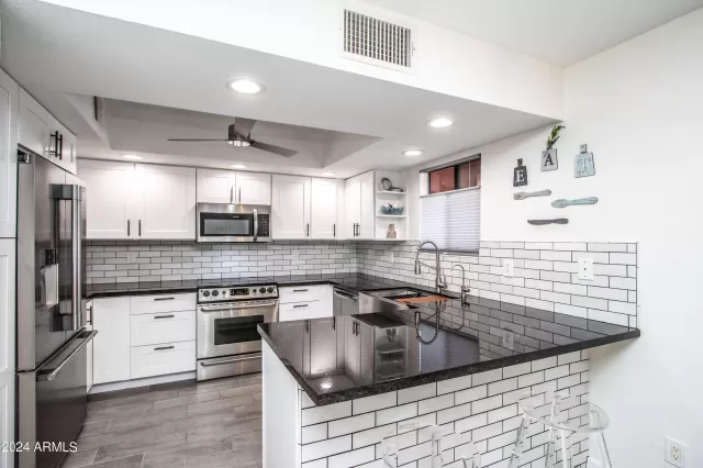 MLS: 6673073 Condo For Sale