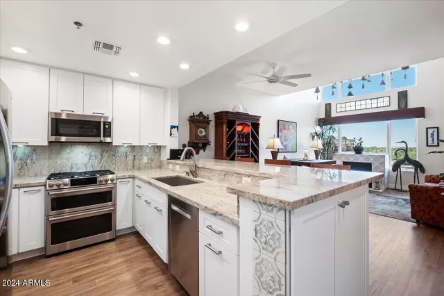 MLS: 6673577 Condo For Sale