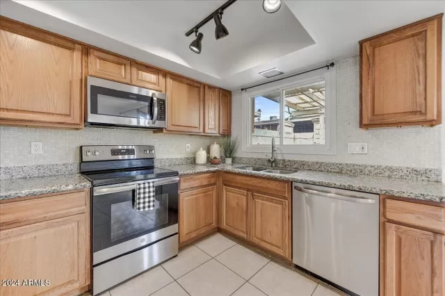 MLS: 6673756 Condo For Sale