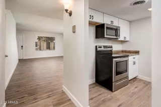 Photo #5: 6673790 Listing