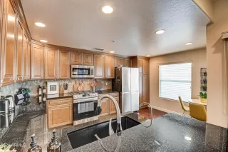 Photo #5: 6674001 Listing