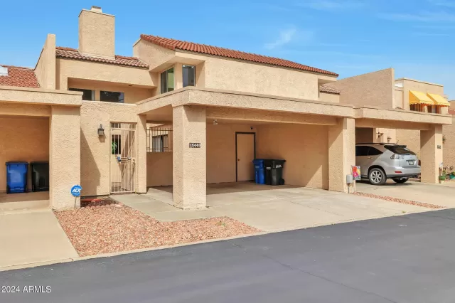 MLS: 6674033 Condo For Sale