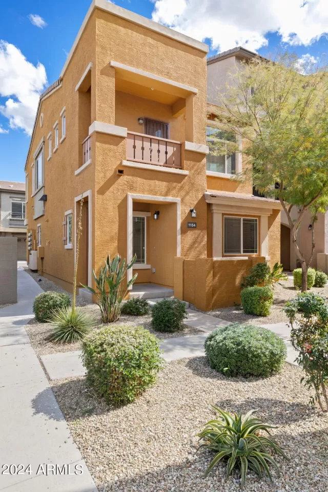 MLS: 6674156 Condo For Sale