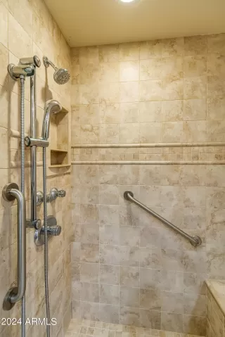 Photo #4: 6674674 Listing