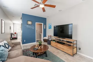 Photo #4: 6675437 Listing