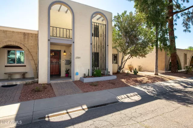 MLS: 6675457 Condo For Sale