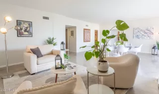 Photo #5: 6675790 Listing