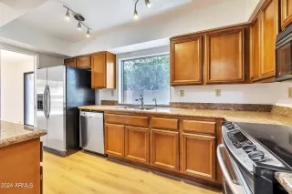 Photo #5: 6675972 Listing