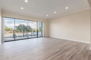 Photo #2: 6676158 Listing