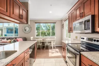 Photo #5: 6676366 Listing