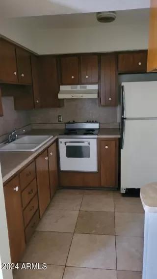 Photo #5: 6676709 Listing