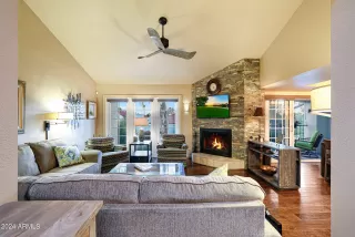 Photo #5: 6676771 Listing