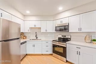 Photo #5: 6676989 Listing 