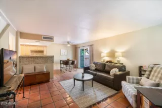 Photo #3: 6677221 Listing