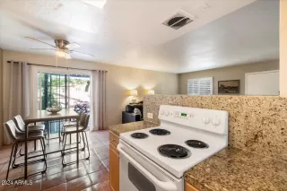 Photo #5: 6677221 Listing