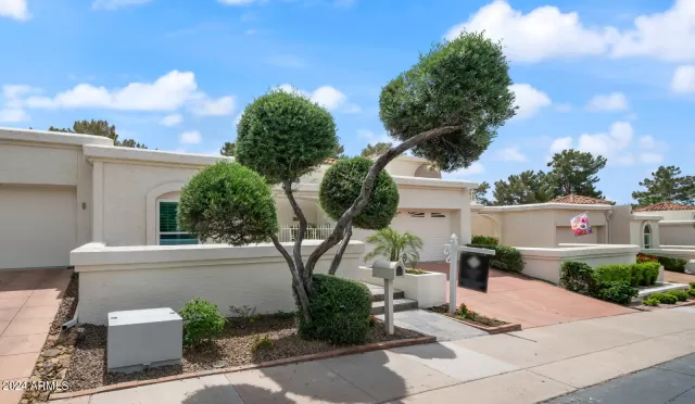 MLS: 6677272 Condo For Sale