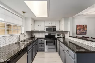 Photo #5: 6677332 Listing