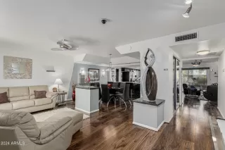 Photo #4: 6677579 Listing