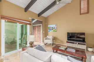 Photo #5: 6677799 Listing