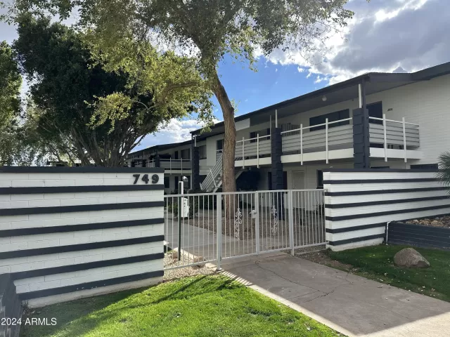 MLS: 6678395 Condo For Sale