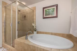 Photo #5: 6678666 Listing
