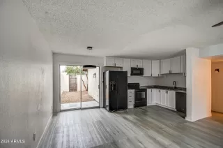 Photo #4: 6678826 Listing
