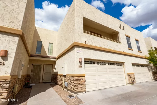 MLS: 6679047 Condo For Sale